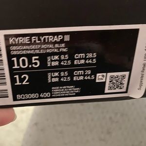 Mens size 10.5 Kyrie Flytraps